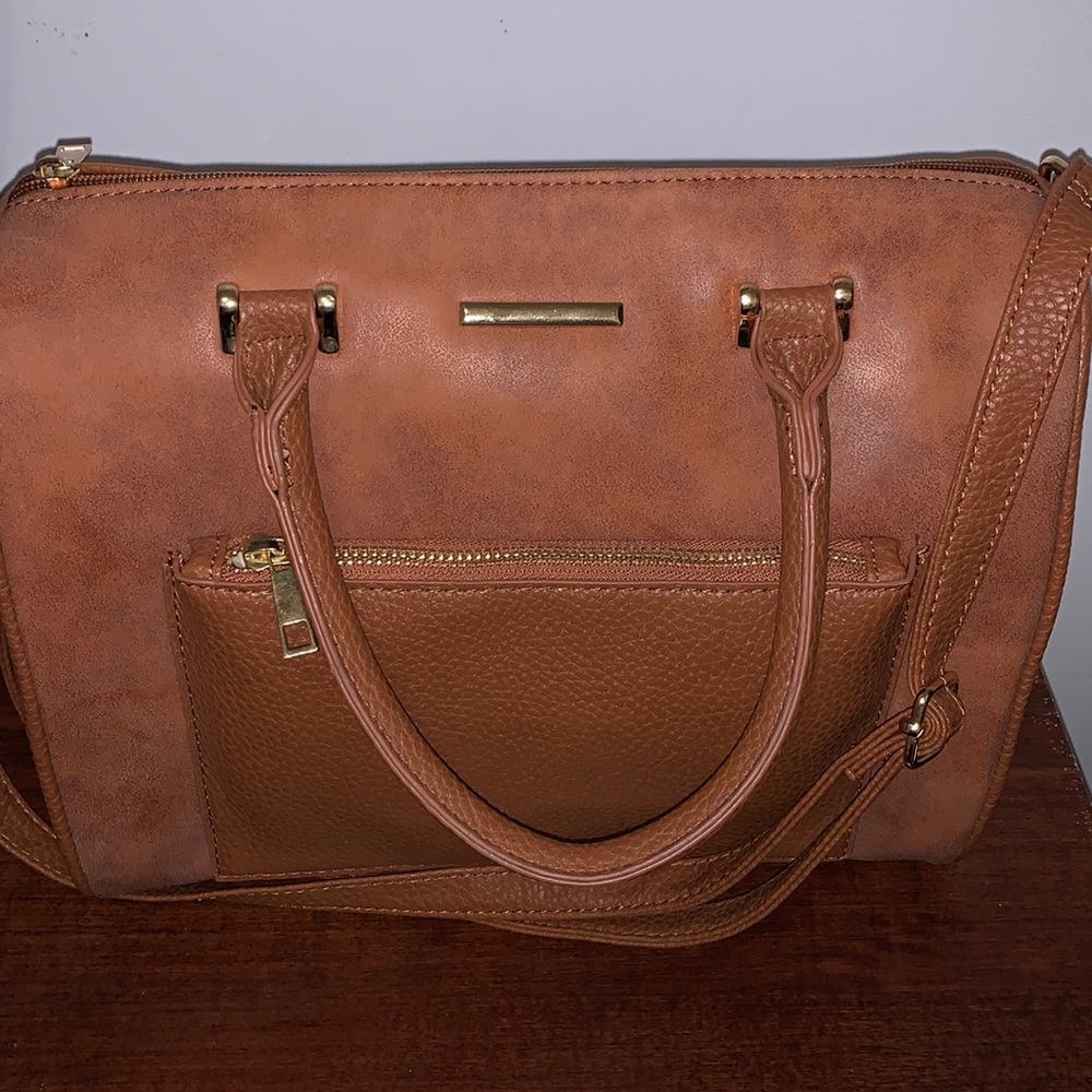 Brown medium size shoulder bag